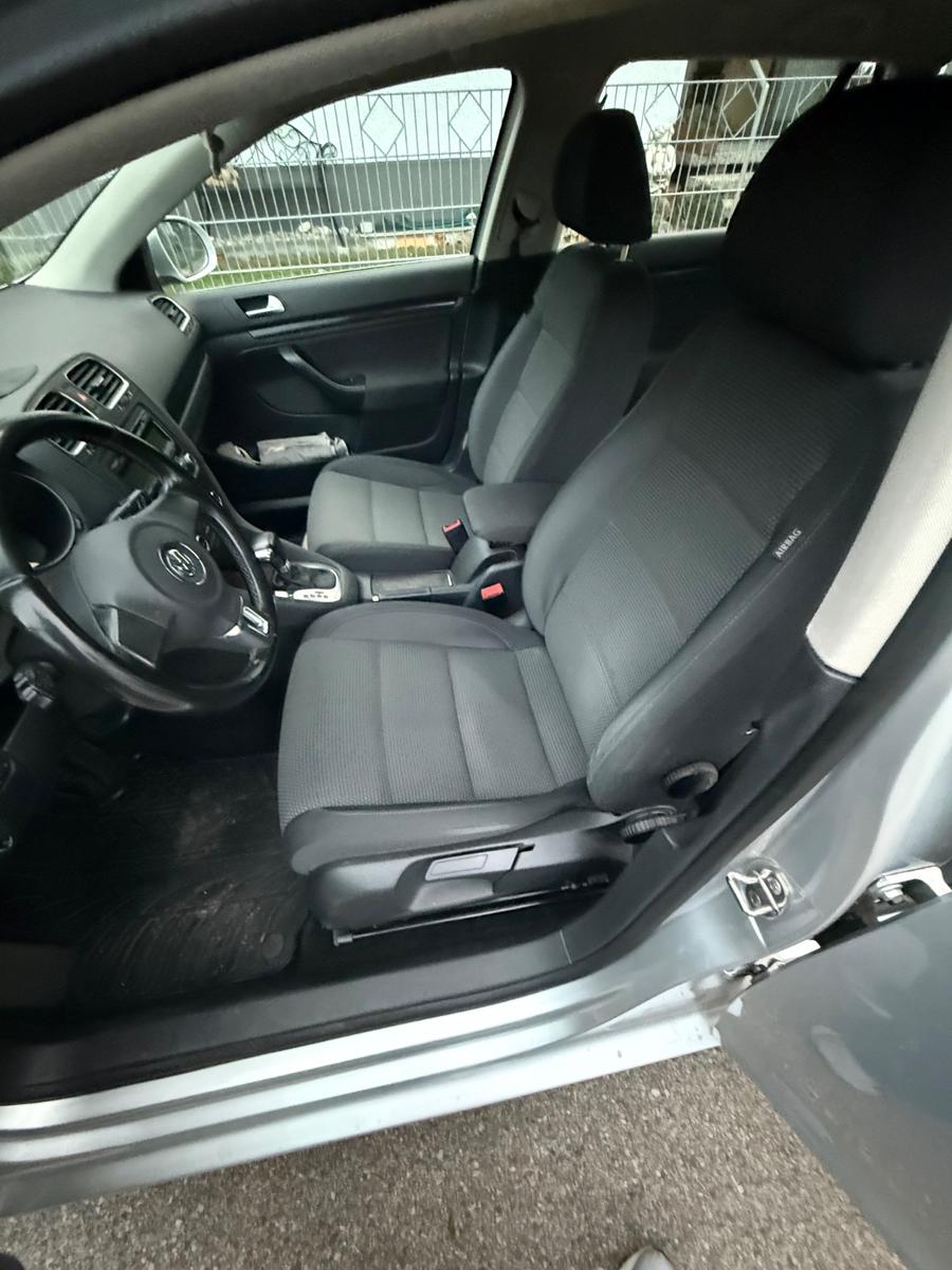 Volkswagen Golf 2010 — engine 1.390 cm³, 122 HP (90kW)