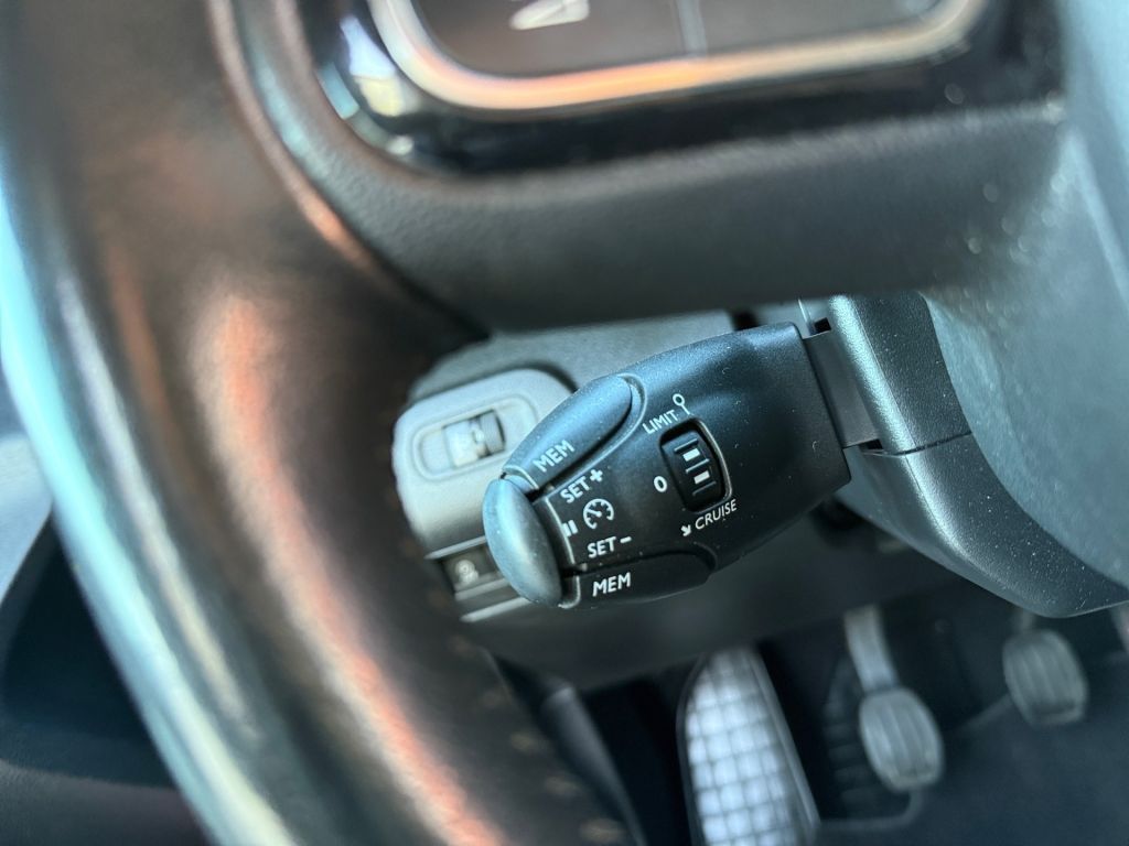 Fahrzeugabbildung Citroën Berlingo XL BlueHDi 130 FEEL 7-Sitzer