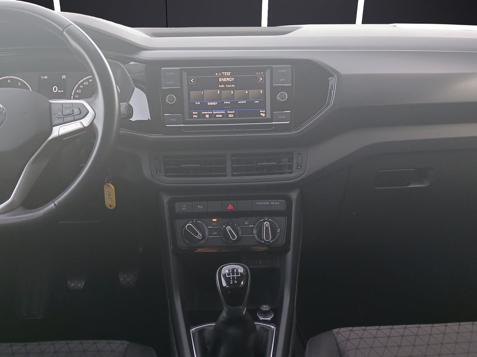 Fahrzeugabbildung Volkswagen T-Cross TSI Life Klima PDC LM