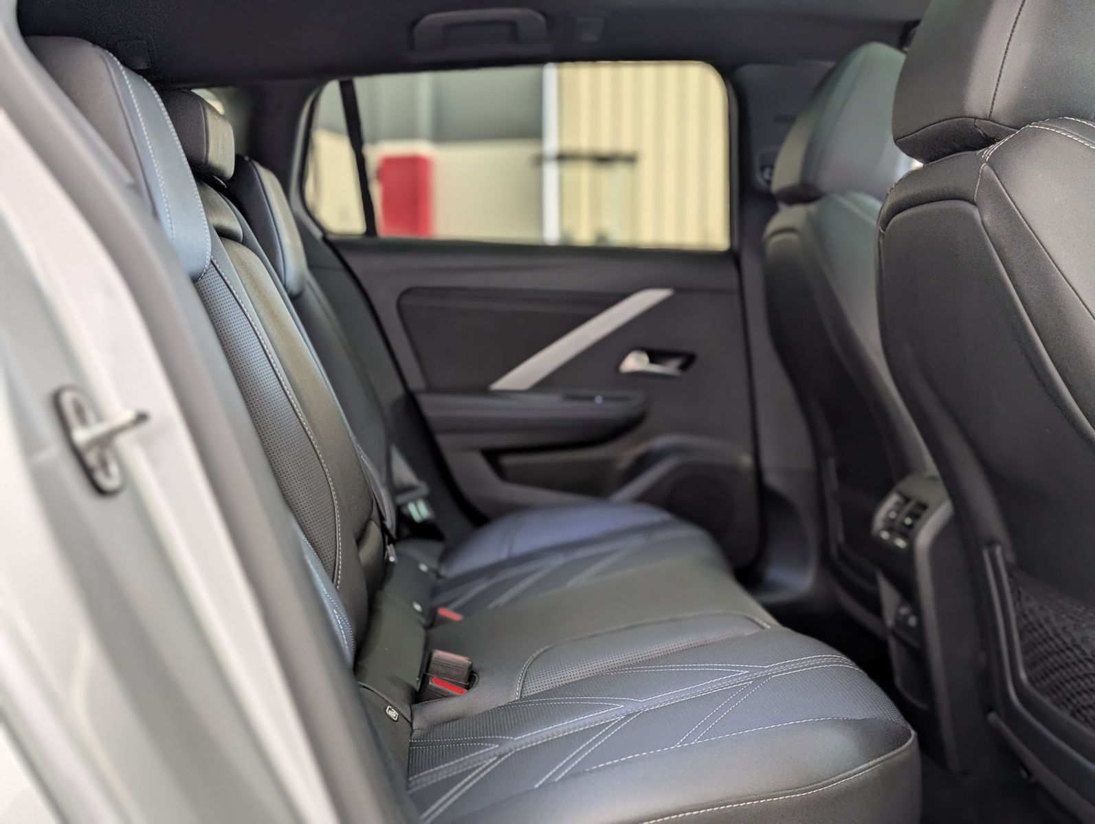 Fahrzeugabbildung Opel Astra Ultimate IntelliLux IDri AHK VOLL UVP:44T€