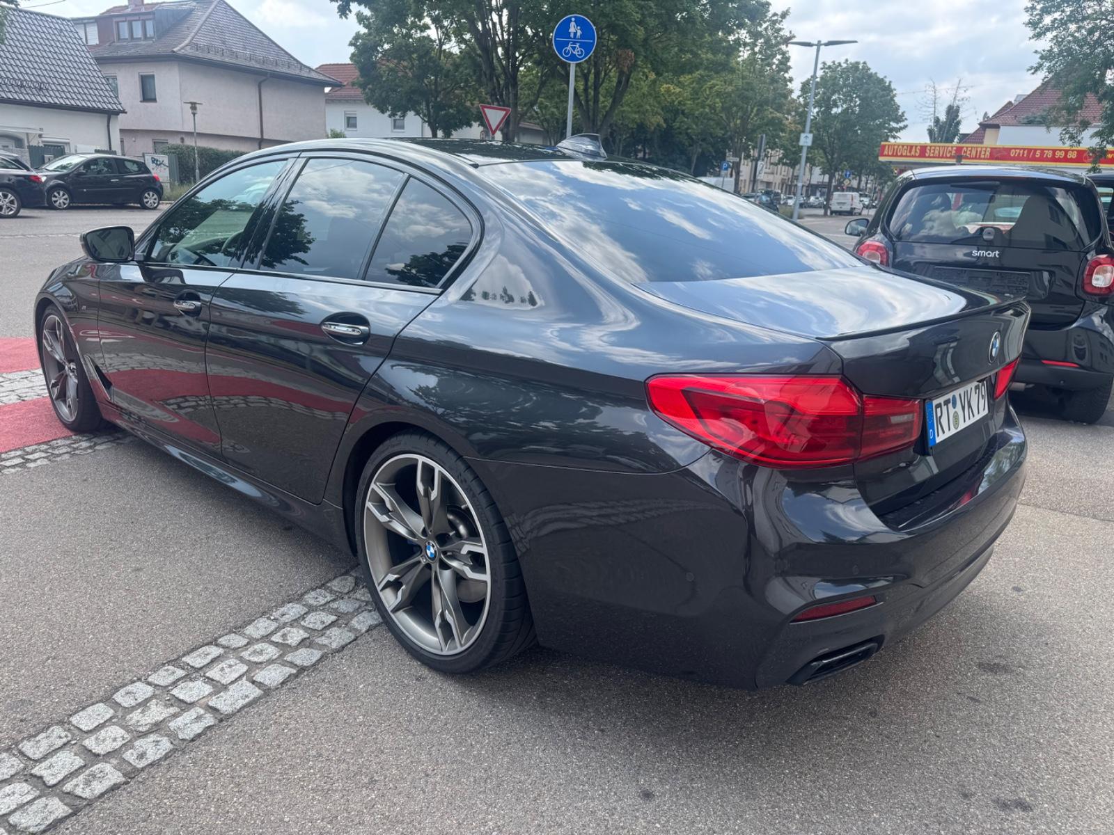 BMW M550 i xDrive/HUD/LED/Titan