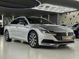 Volkswagen Arteon 2.0 TDI PANO/AHK/NAVI/ACC/HUD/SHZ/MATRIX - Volkswagen Arteon mit Diesel-Antrieb: Ambiente-Beleuchtung
