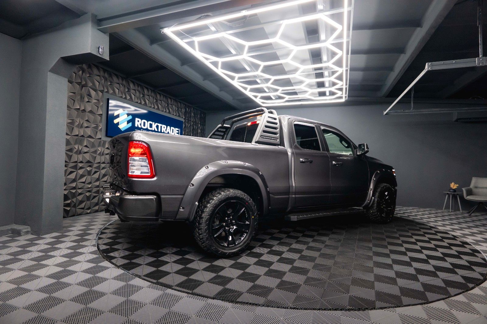 Fahrzeugabbildung Dodge RAM 5.7 V8 HEMI 4x4 OFFROAD Night Limited 19%