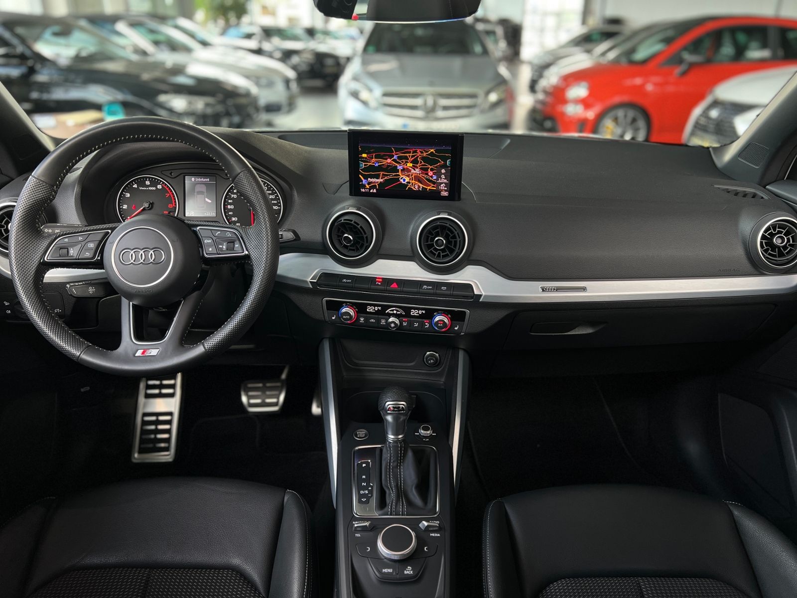 Fahrzeugabbildung Audi Q2 35 TFSI S-Tronic S Line PANO SHZ LED NAVI