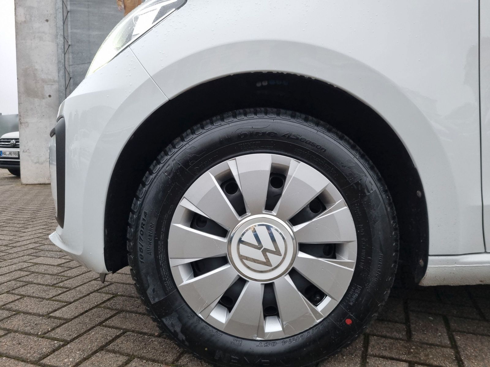 Fahrzeugabbildung Volkswagen up! 1.0 move up! KLIMA DAB+ ALLWETTER