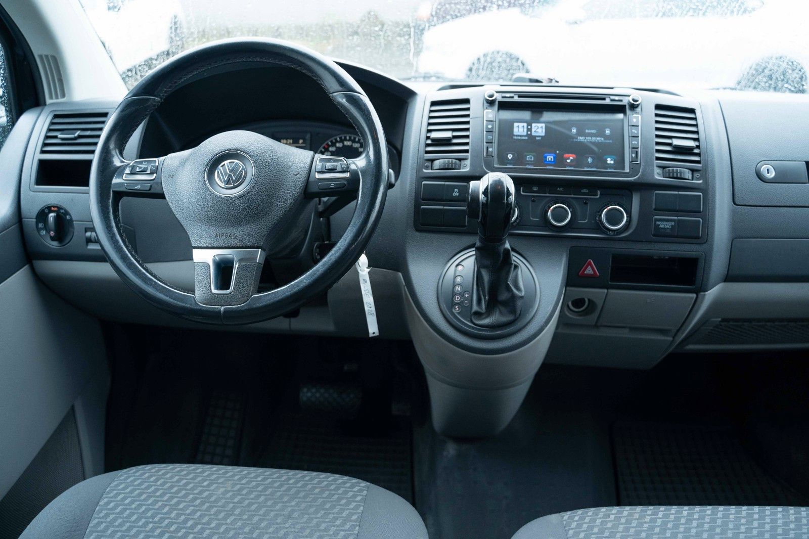 Fahrzeugabbildung Volkswagen T5 2.0 TDI LR XENON KAM. NAV LED STANDH. CARPLAY