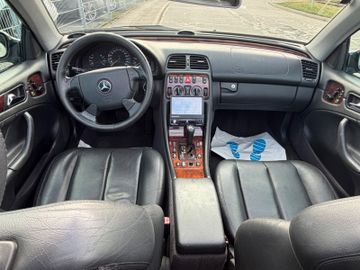Mercedes CLK 320 - 10