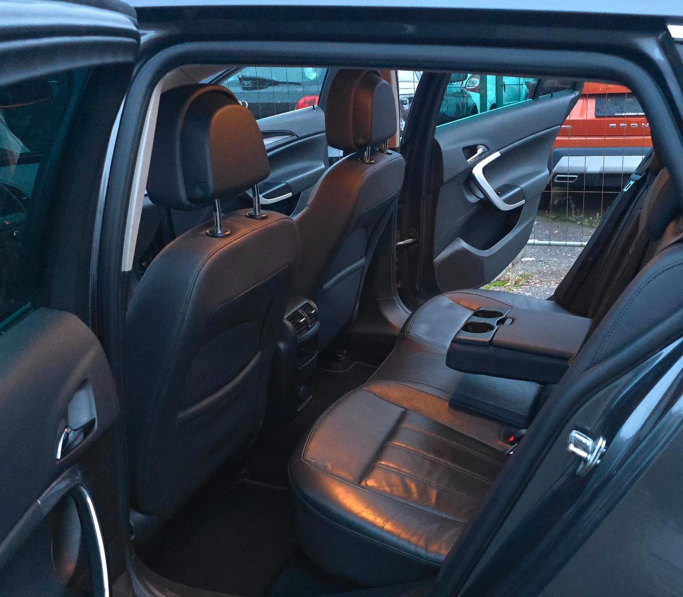 Opel Insignia 2011 — photo 14