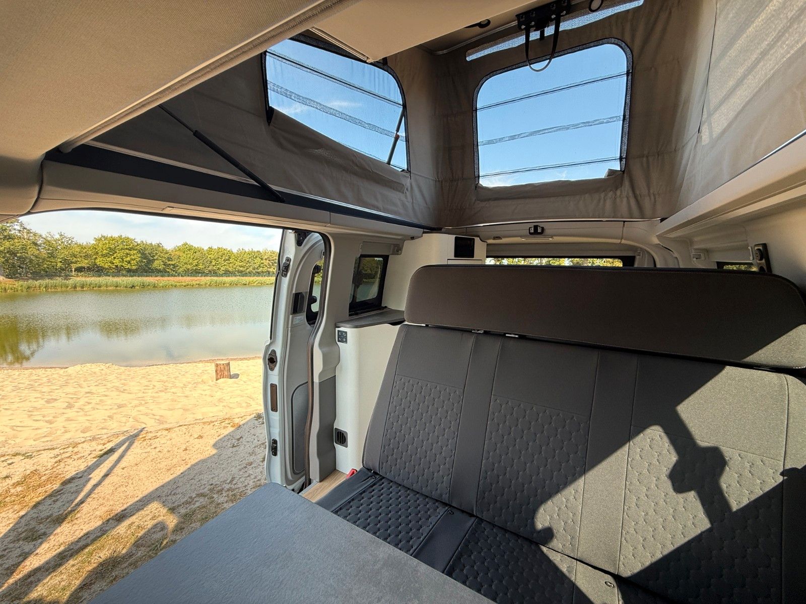 Vehicle details page 31 Vehicle image: Ford Nugget L1 Titanium | New Model V710