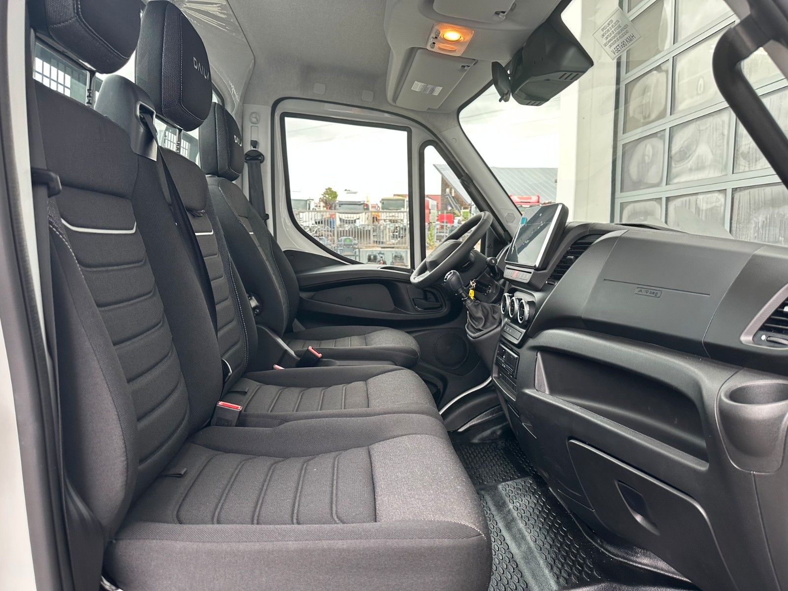 Fahrzeugabbildung Iveco 70C18H 3-S.-Kipper Meiller *R3.450mm*2xAHK*