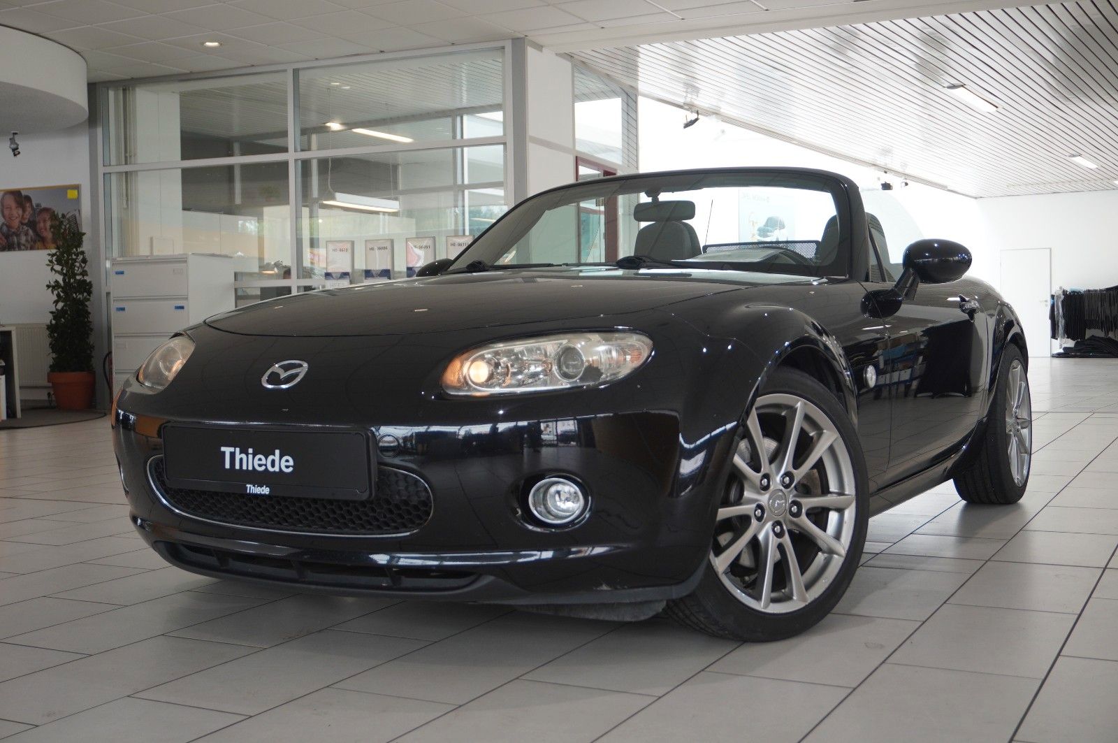Fahrzeugabbildung Mazda MX-5 1.8 NISEKO ROADSTER SPORT/SHZ/NEBEL/MULTI.