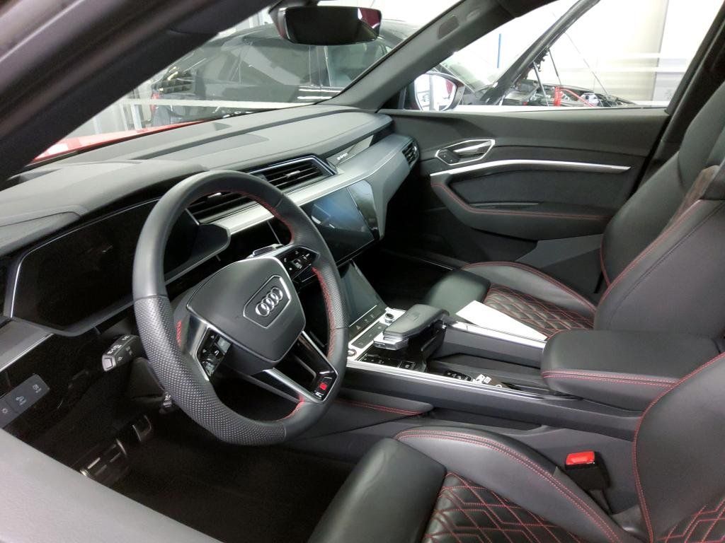 Fahrzeugabbildung Audi SQ8 e-tron Quattro/HUD/AHK/B&O/360°CAM/