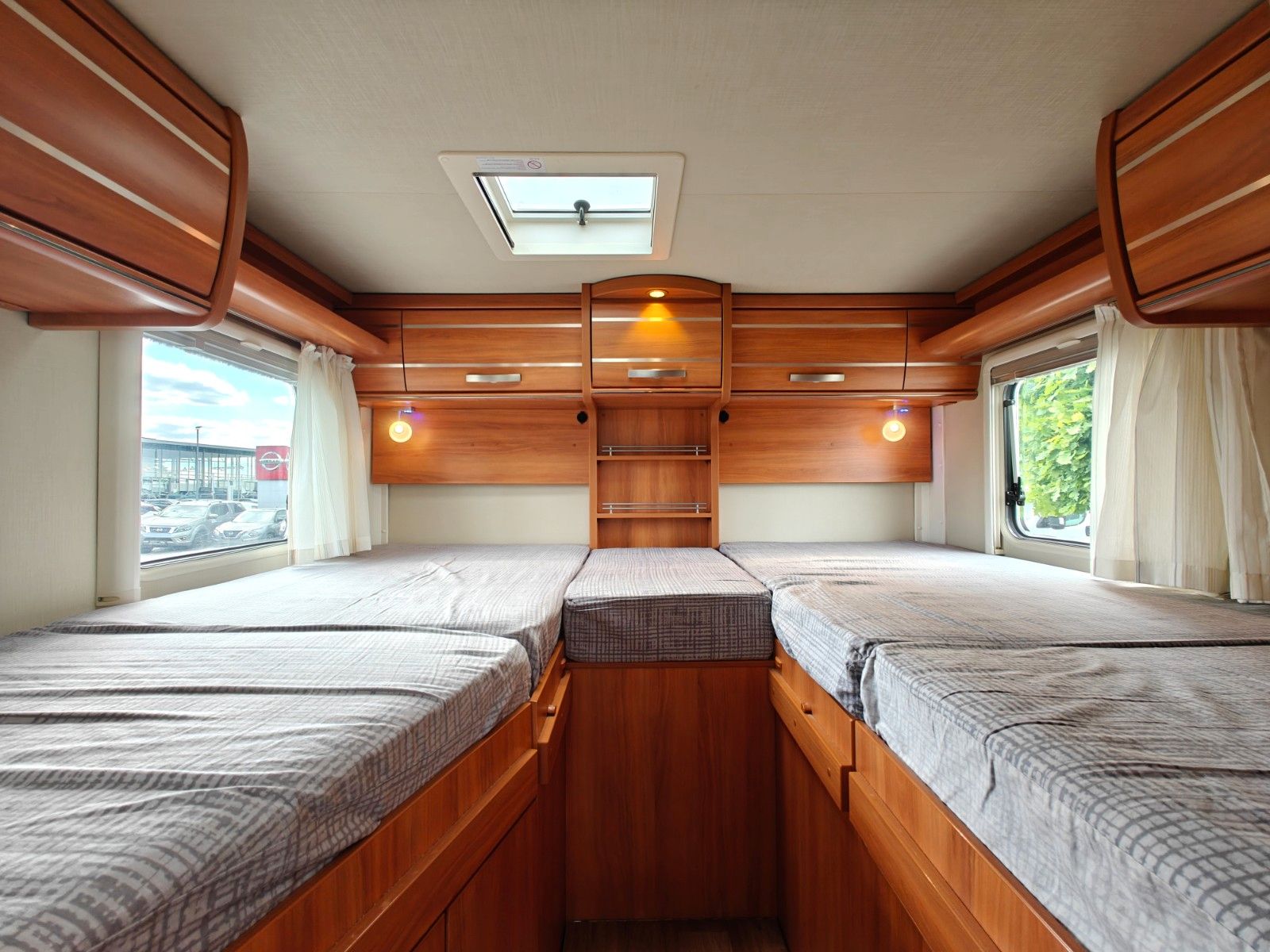 Fahrzeugabbildung HYMER / ERIBA / HYMERCAR Van 374 - Autom. SAT, TV, 2x Solar, DuoControl -