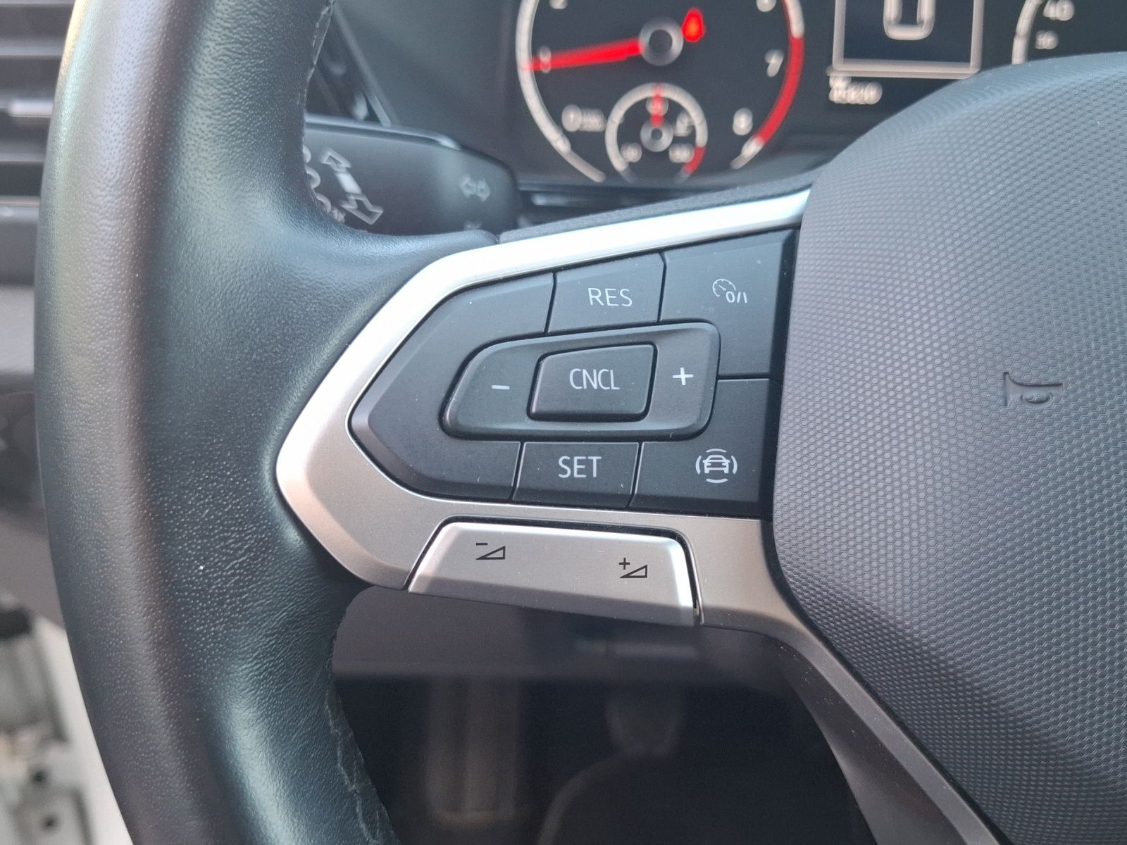 Fahrzeugabbildung Volkswagen T-Cross TSI Life LED Navi GRA PDC SHZ 17"