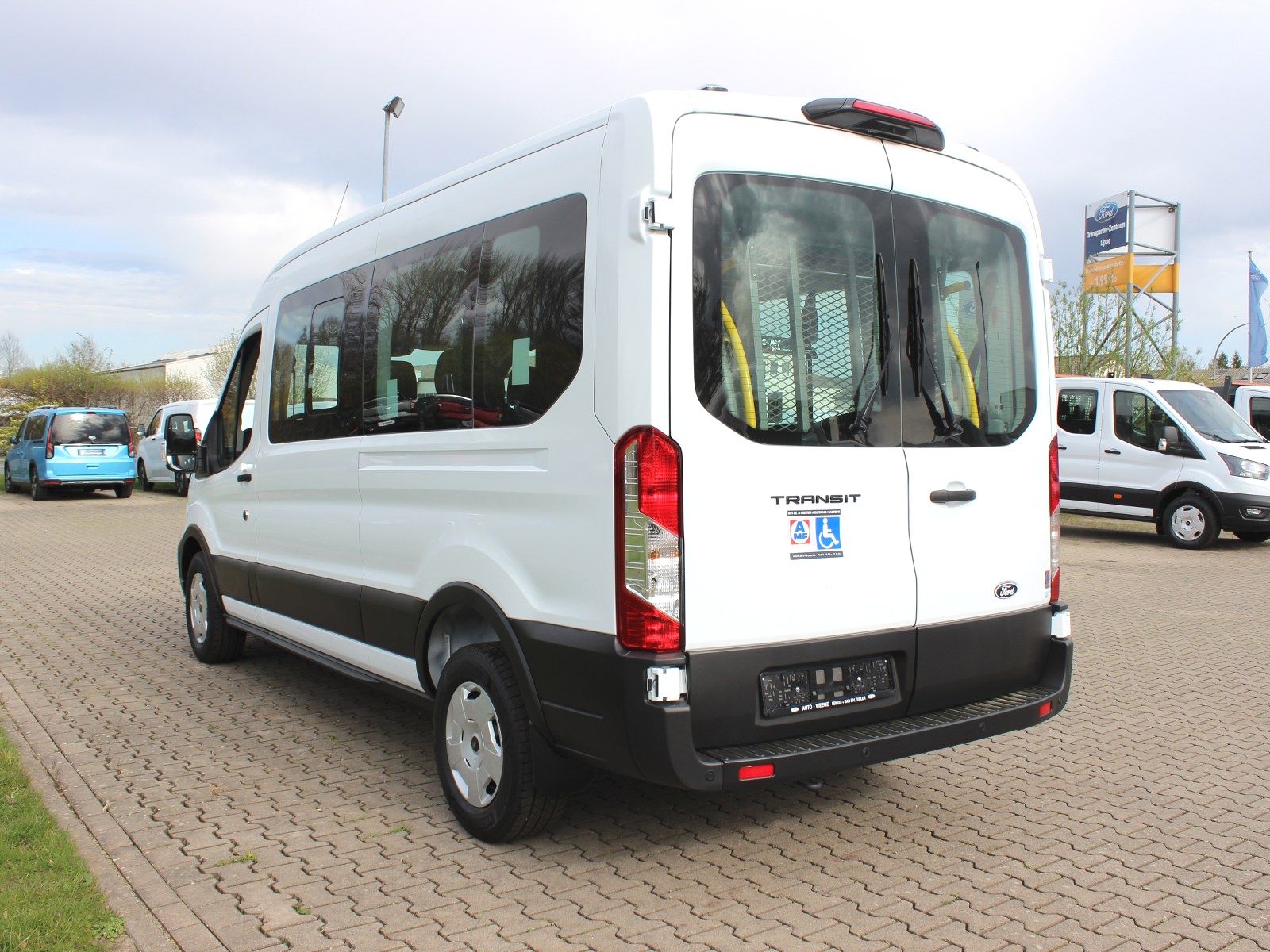 Fahrzeugabbildung Ford Transit 350 L3 Trend Rollstuhlumbau