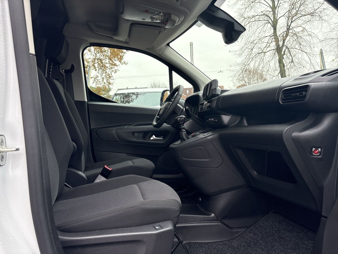 Fahrzeugabbildung Citroën Berlingo KW L2 1.5 BlueHDI 130 S&S SHZ LED DAB