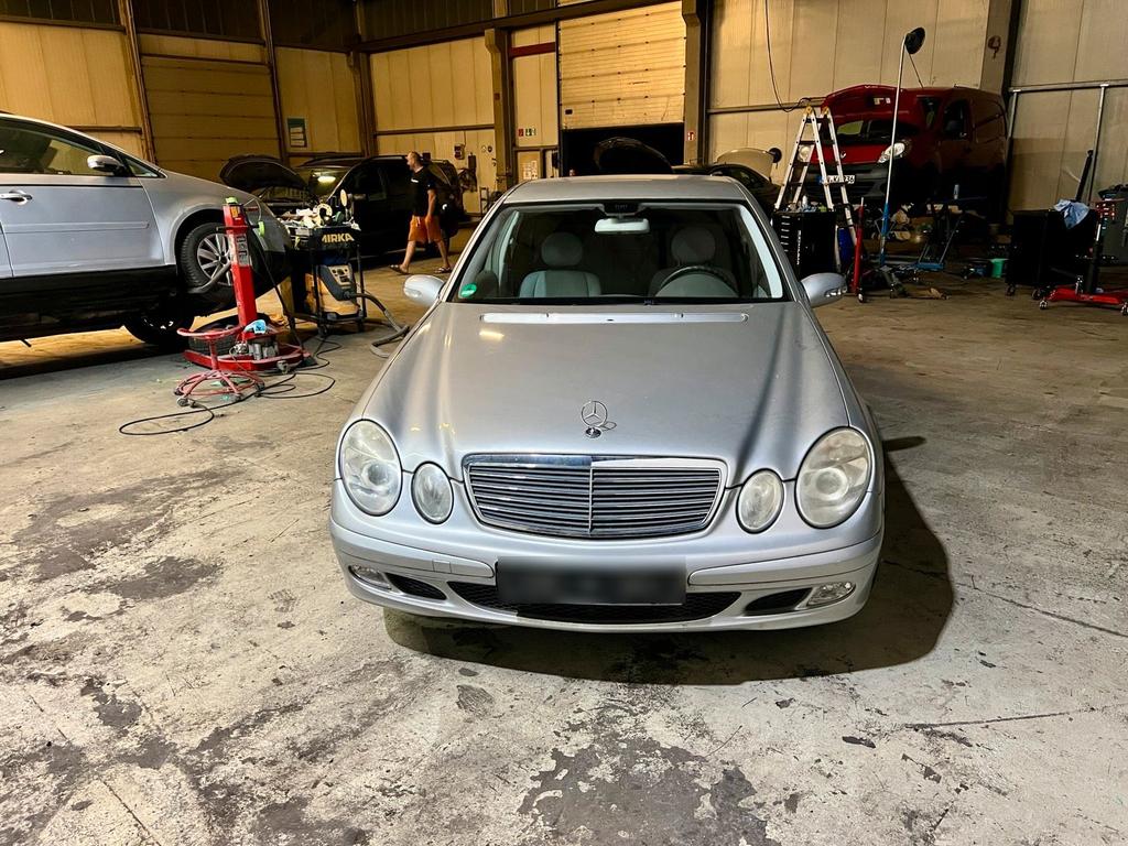 Mercedes-Benz E 220