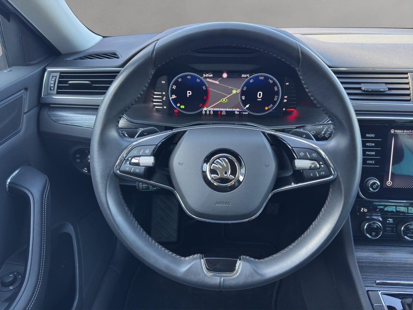 Fahrzeugabbildung SKODA Superb Combi 1.5 TSI DSG Style/AHK/KAMERA/ACC/