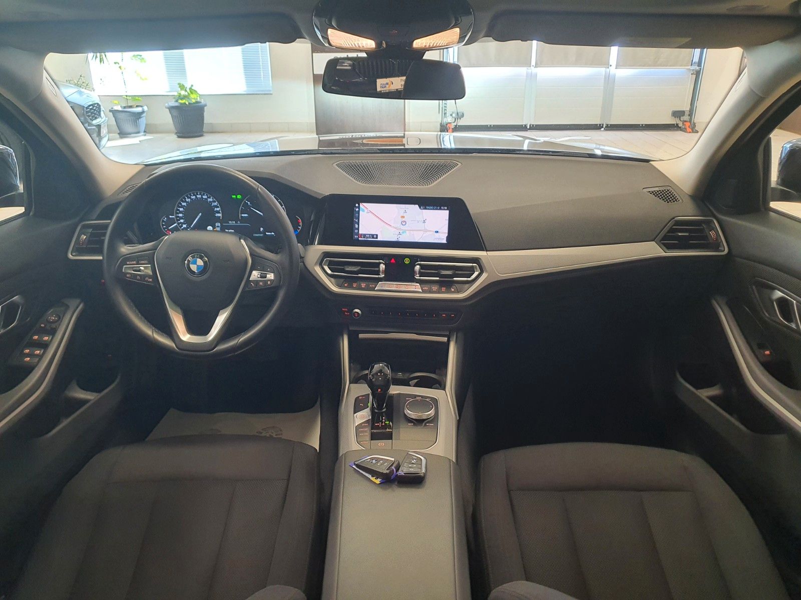 BMW 320 xDrive Advantage Aut Navi AHK Panora DrivAss foto 3
