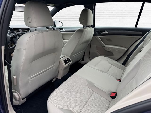 Fahrzeugabbildung Volkswagen Golf Comfortline 1.0 TSI 5-Gang AC PDC ZV