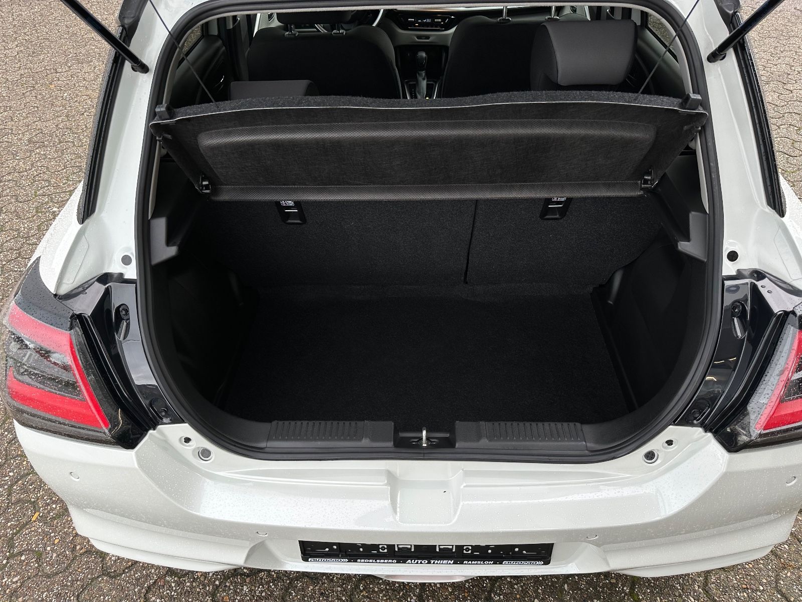 Fahrzeugabbildung Suzuki Swift 1.2 Dualjet Hybrid Comfort+ ACC/Navi/LED