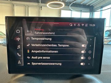 Audi Q2 35 TFSI S line *1. Hand*Klima*Navi*LED*PDC*BT