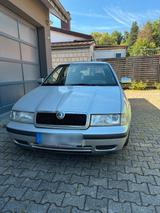 Skoda Octavia Kombi TÜV 03.27 - Skoda Octavia aus 2001: Kombi