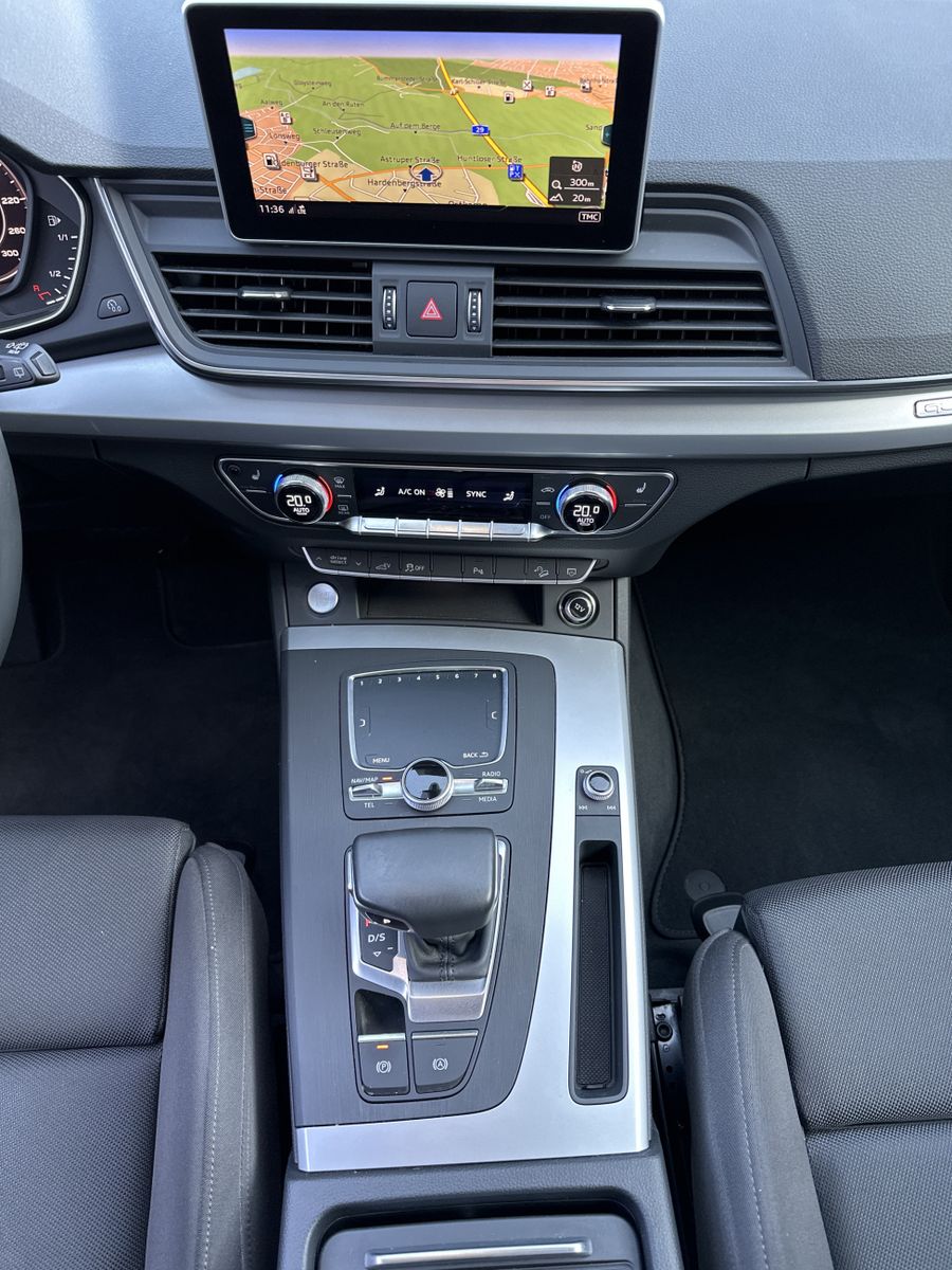 Fahrzeugabbildung Audi Q5 55 TFSI e Quattro S-Line NAV+LED+AHK+ACC+20ZO