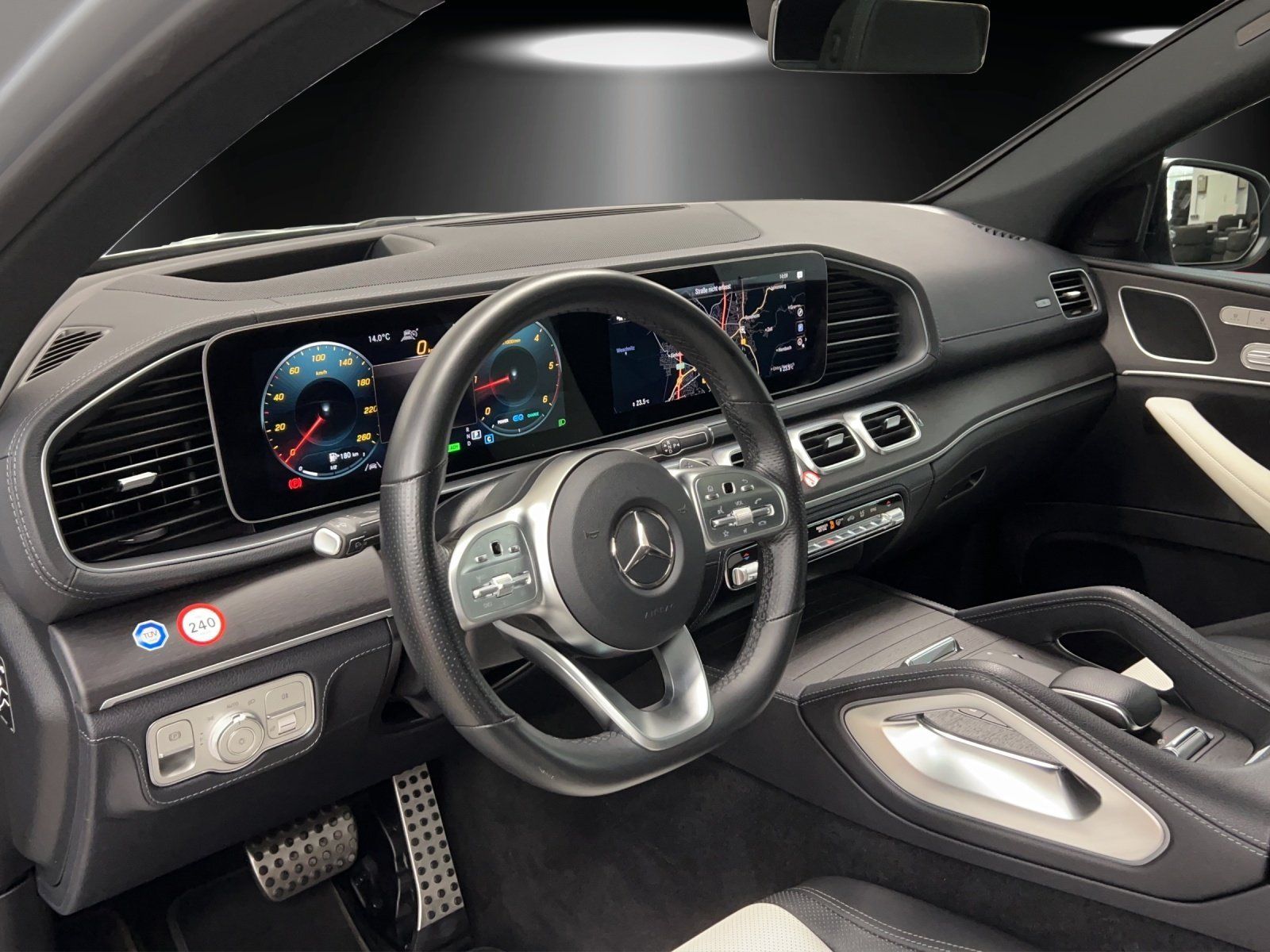 Fahrzeugabbildung Mercedes-Benz GLE 300d Cpé AMG FondTV AIRMATIC Pano DISTRO AHK