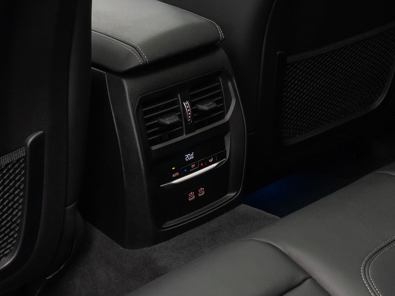 Fahrzeugabbildung BMW 330e M Sport Kamera DAB HiFi Laser Panorama HUD