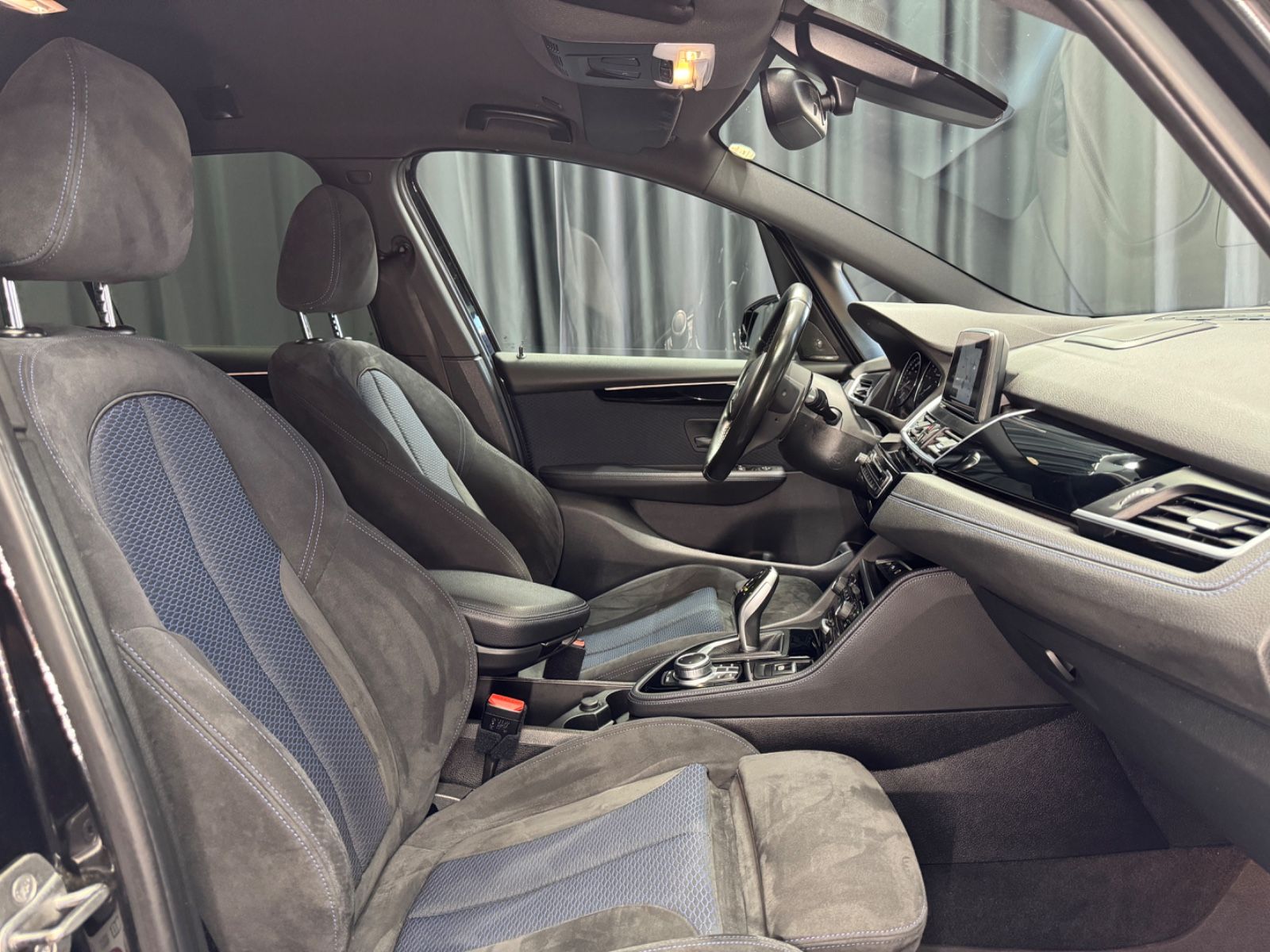 Fahrzeugabbildung BMW 220i Gran Tourer M Sport|AUTOMATIk|7-SITZER|NAVI