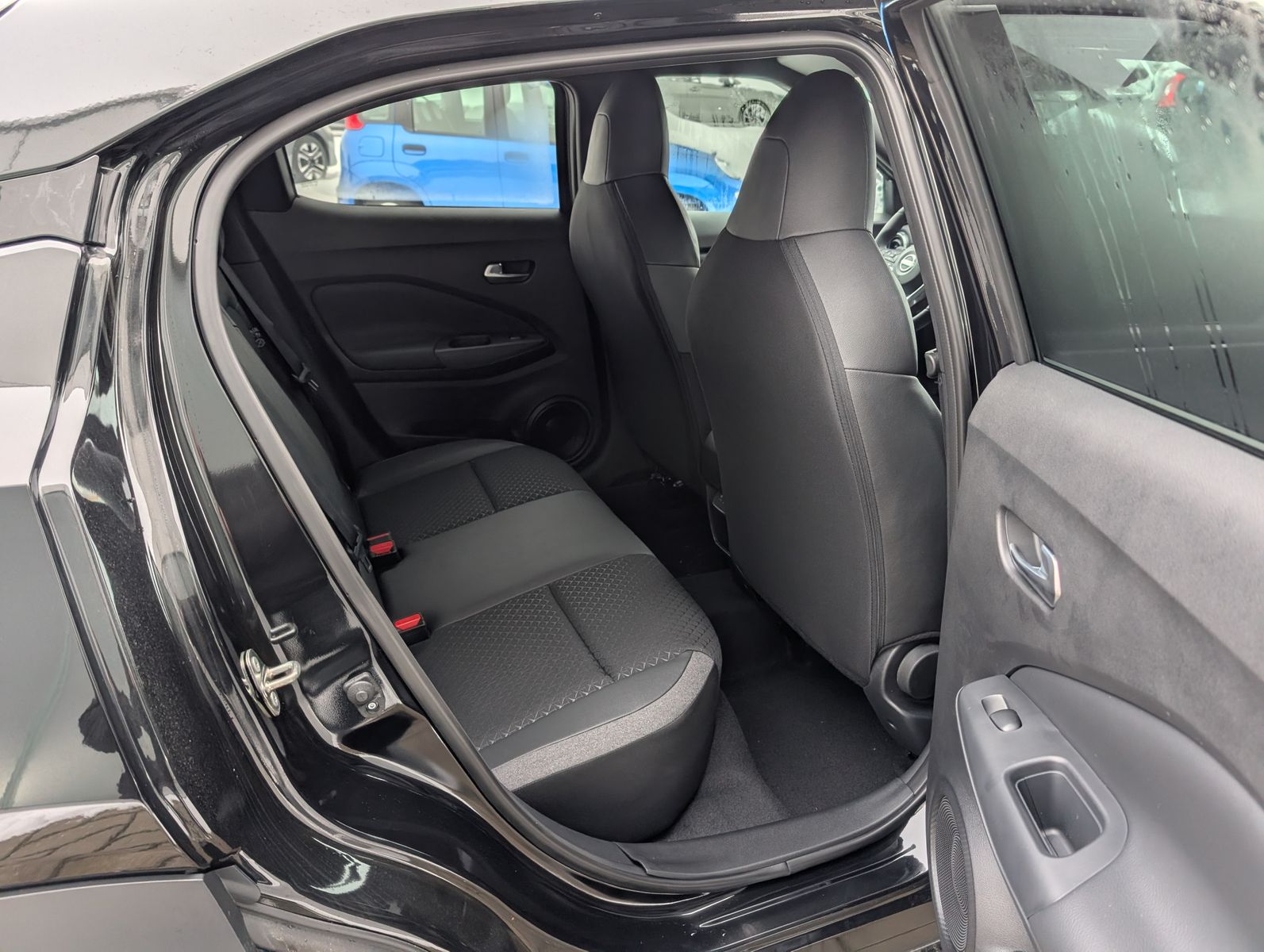 Fahrzeugabbildung Nissan Juke 1.0 DIG-T N-CONNECTA AUTOMATIK WINTERPAKET