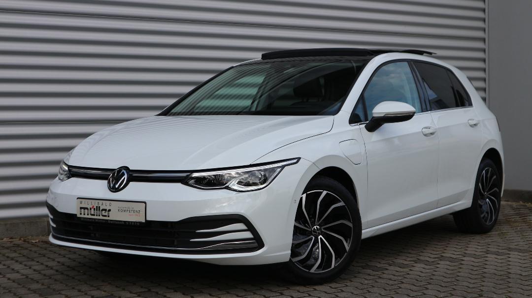 Volkswagen Golf Style Hybrid, Massage,Matrix, AHZV,Pano. uv