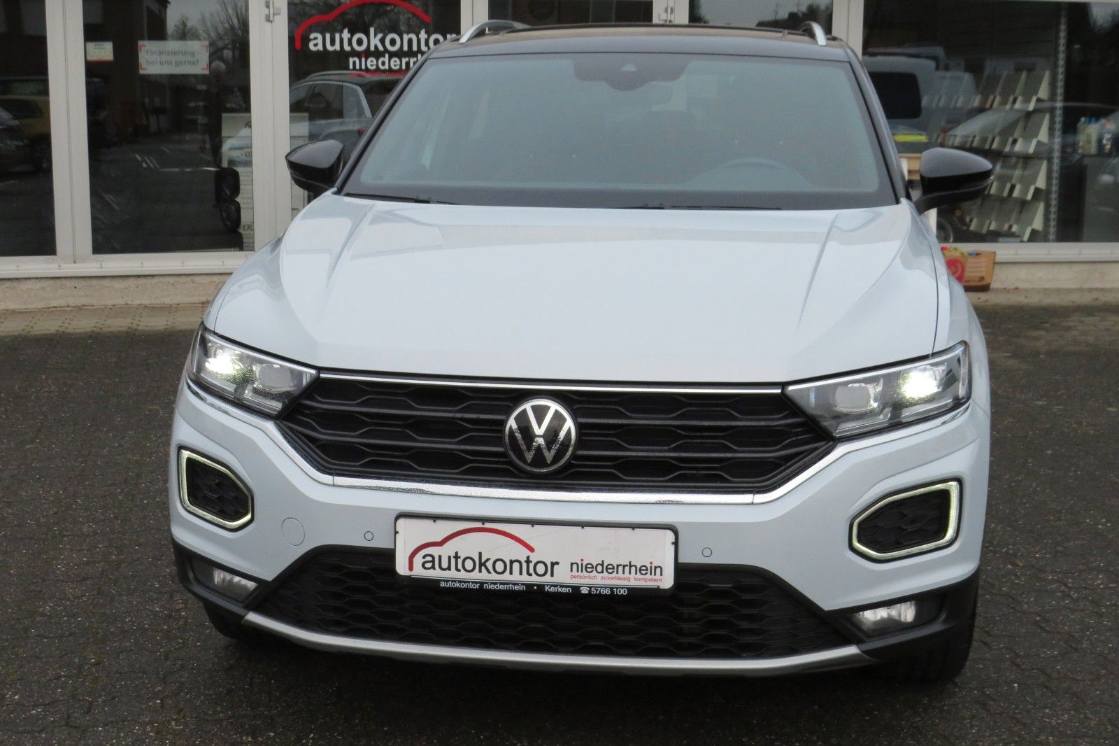 Fahrzeugabbildung Volkswagen T-Roc Sport R-LINE PANO 18`LED NAVI BEATS 1.HD