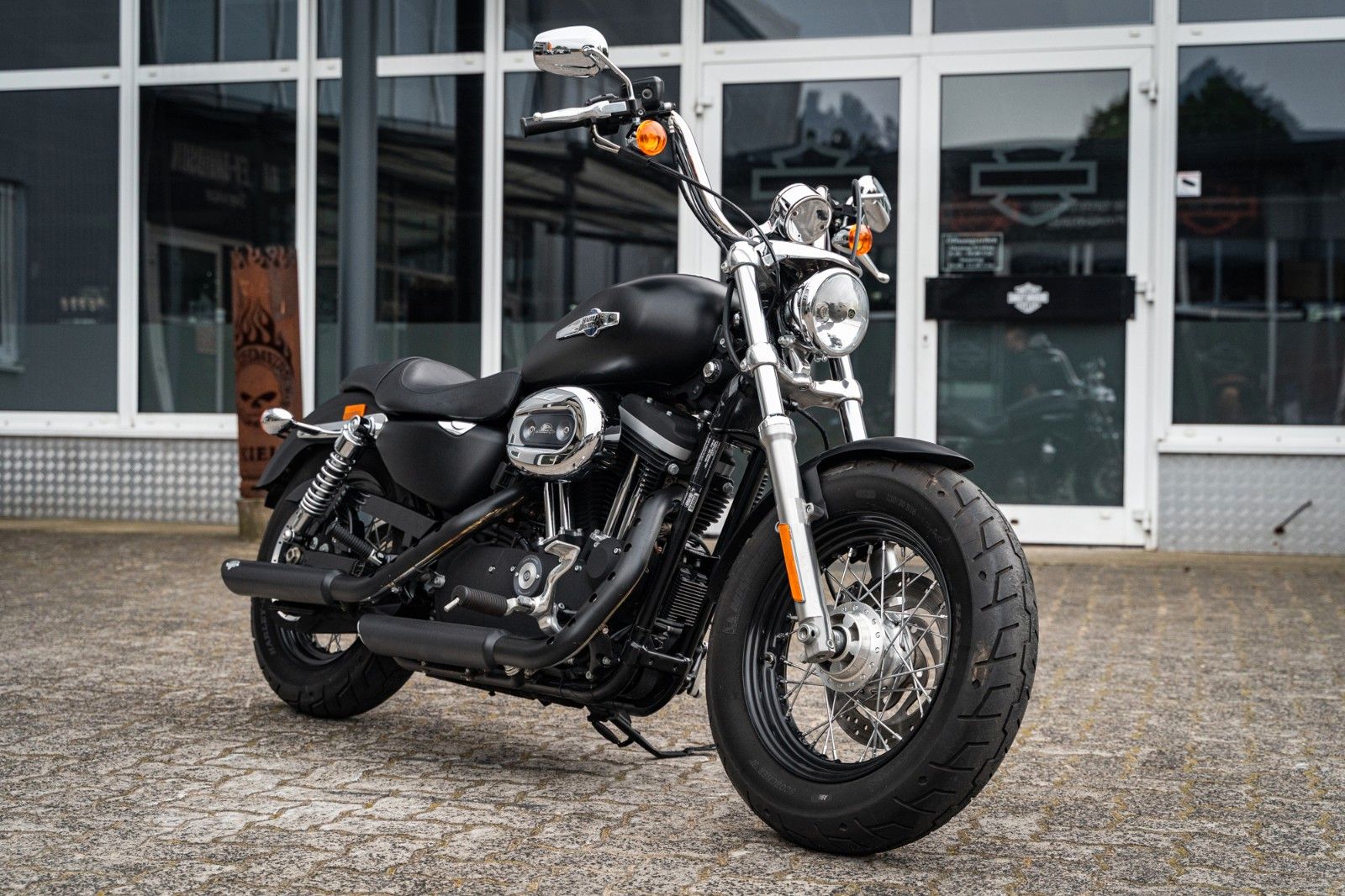 Fahrzeugabbildung Harley-Davidson Sportster XL1200CB Custom Limited -Vance&Hines-