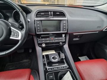 Jaguar F-Pace - 11