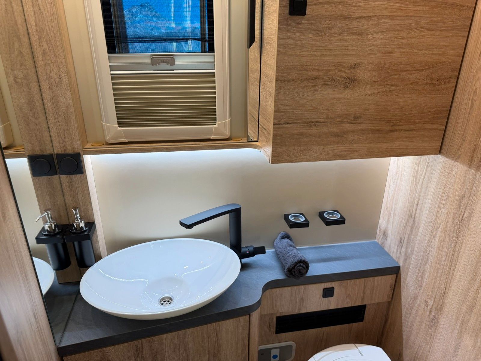 Fahrzeugabbildung Eura Mobil Profila T 720 EF ONYX SONDERMODELL MESSE