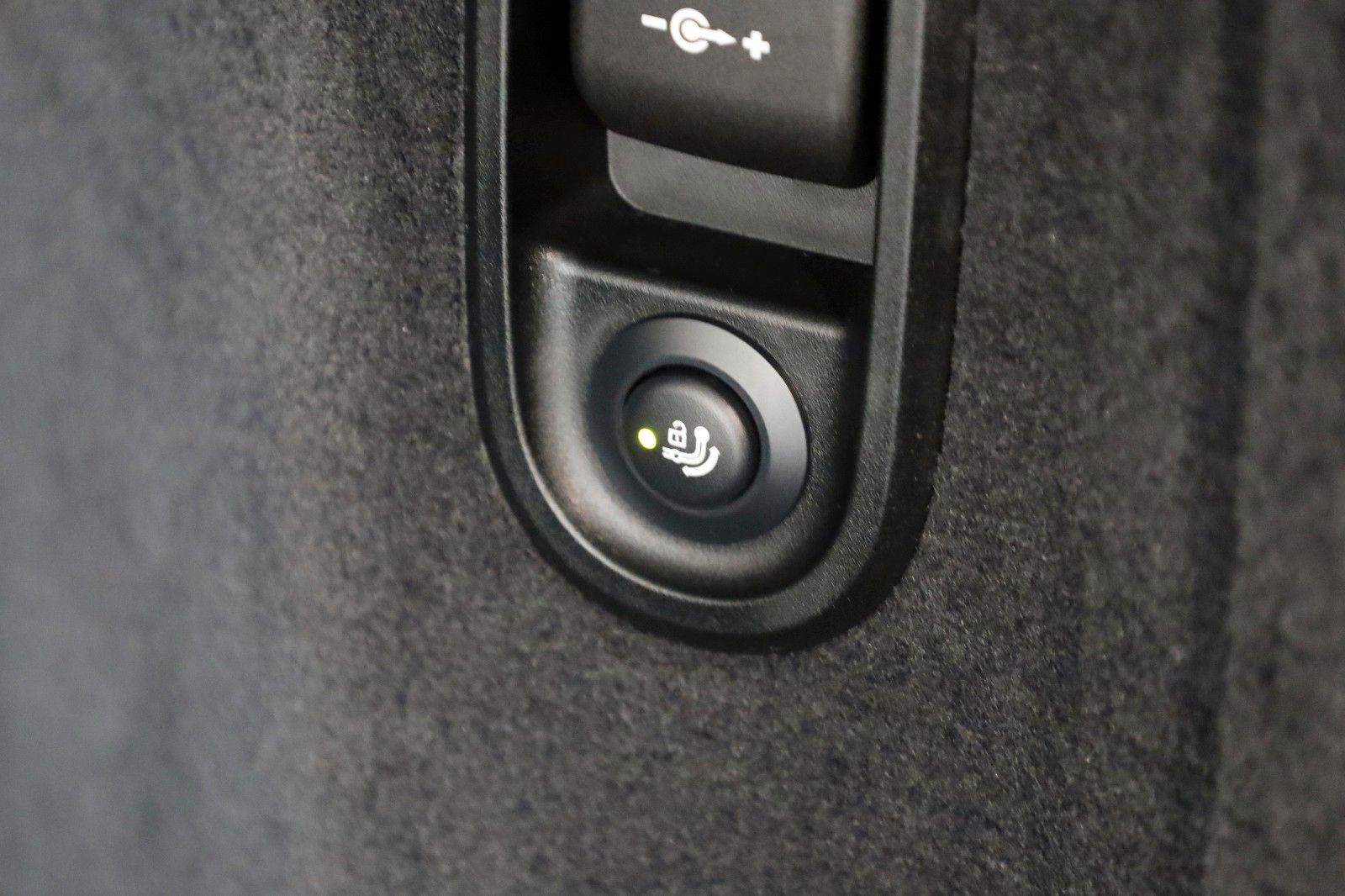 Fahrzeugabbildung BMW 520 d xDrive,Leder,Navi,LED,SH,Kamera,DAB,AHK