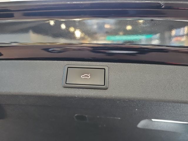 Fahrzeugabbildung SKODA Enyaq iV 80 SUITE AHK MATRIX NAVI WÄRMEPUMPE 4xS
