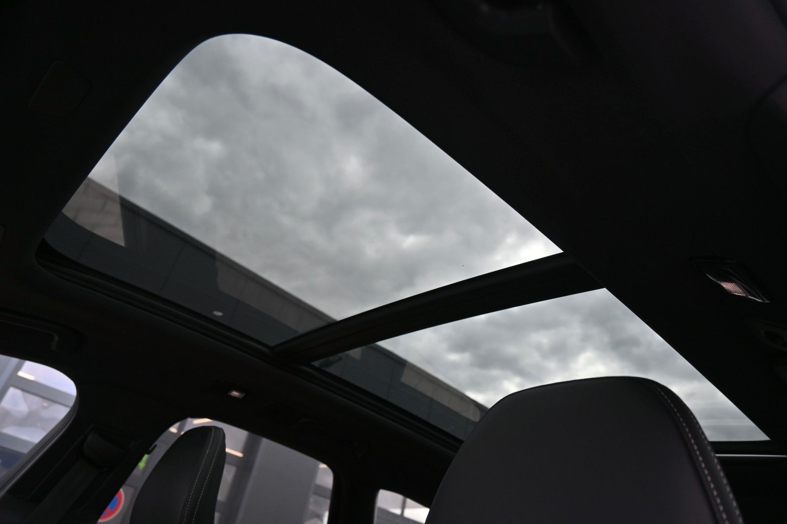 Fahrzeugabbildung Volvo XC60 B4D Plus Dark*LED*PANO*STHZ*360*H&K*BLIS