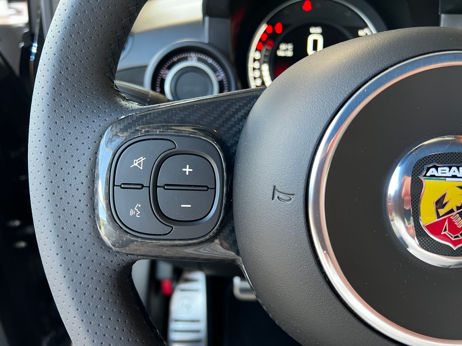 Fahrzeugabbildung Abarth 695 75 Anniversario BEATS Full Link KLIMA NAVI