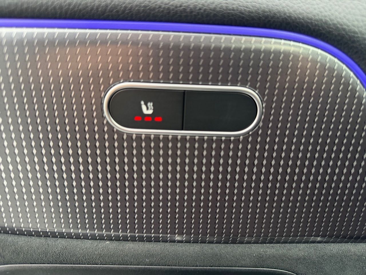 Fahrzeugabbildung Mercedes-Benz EQA 300 4M BONUS+AMG+SOUND+CARPL+KEYL+LED+KAMERA