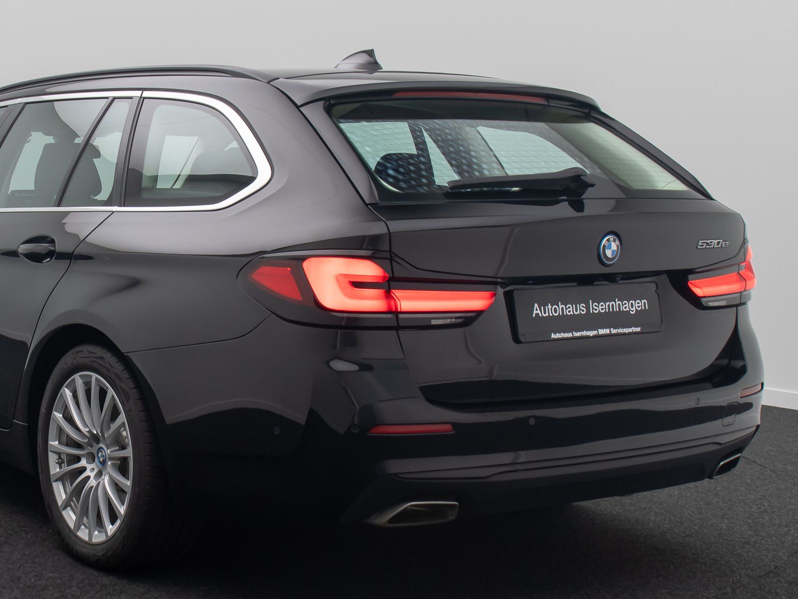 Fahrzeugabbildung BMW 530e AHK Alarm Kamera DAB 4xKlima M Sport 18Zoll