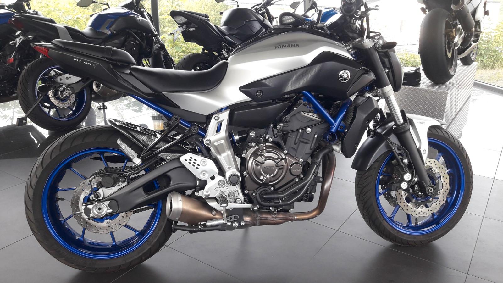 Yamaha MT-07 / mit 1.700,-€ Zubehör / Neue Reifen