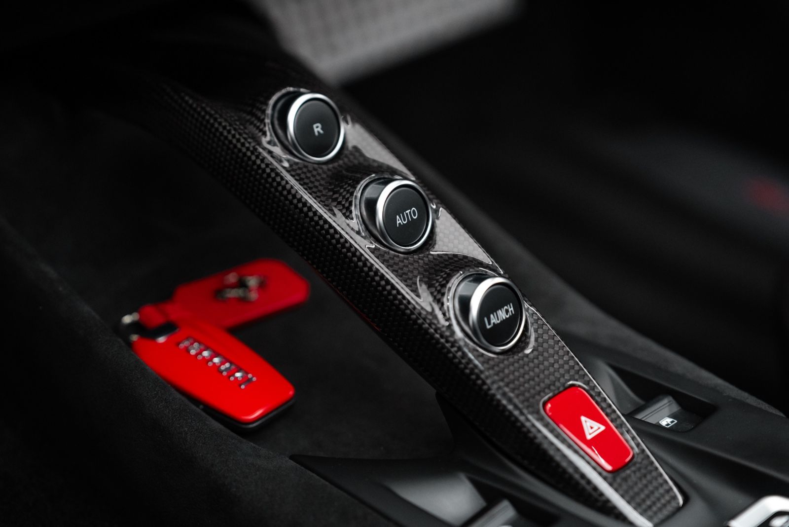 Fahrzeugabbildung Ferrari 812 GTS LIFT/SURROUND/CARBON/HISTORICAL COLOUR