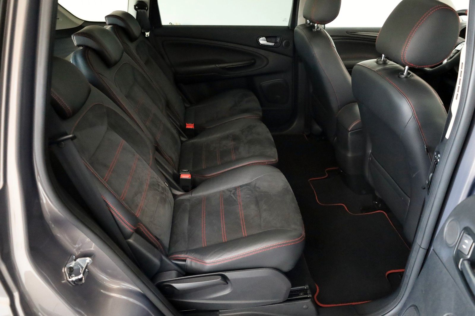 Fahrzeugabbildung Ford S-MAX Titanium S T.Leder,Navi,Xenon,Panorama,SH