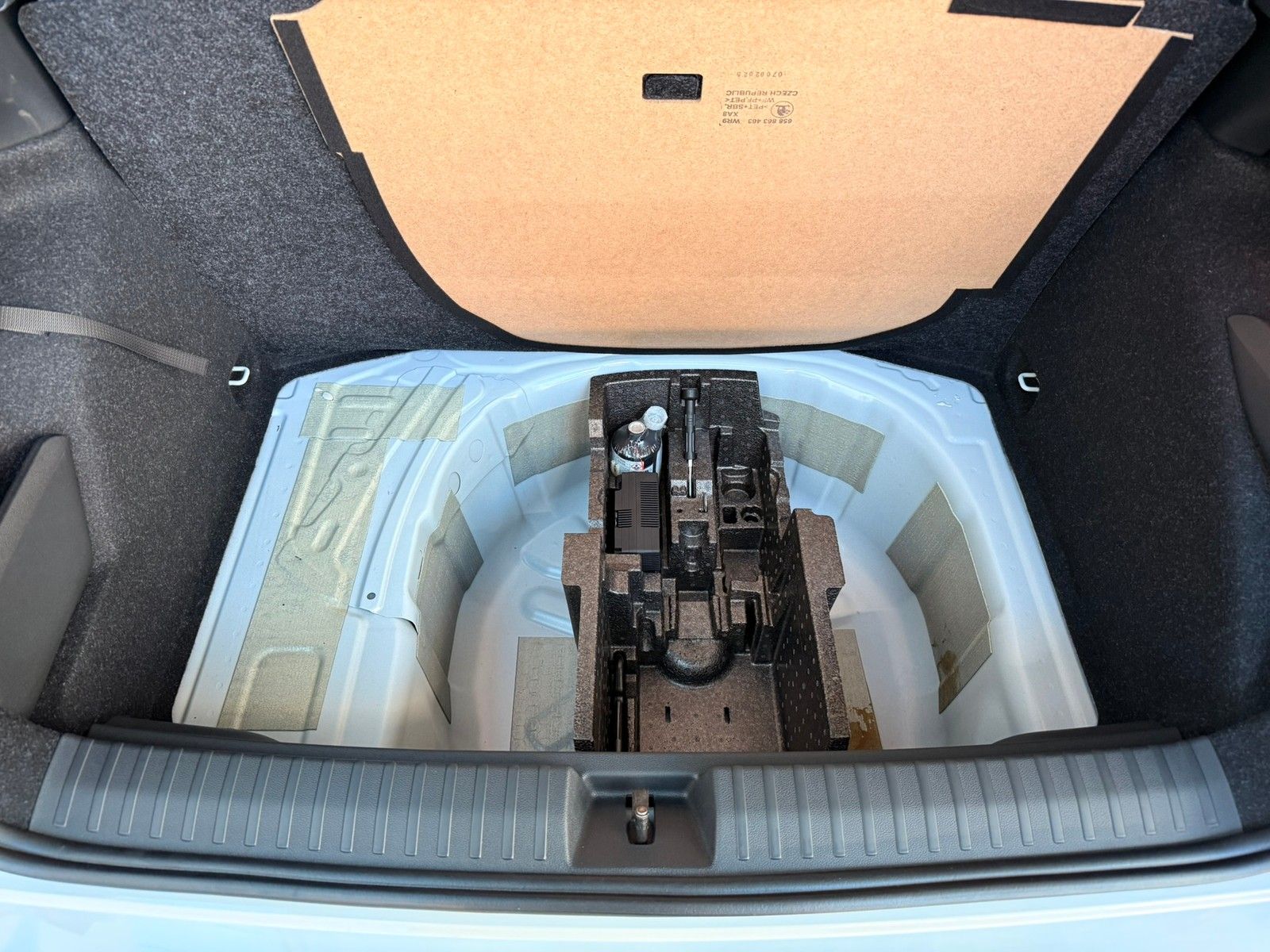 Fahrzeugabbildung SKODA Kamiq Monte Carlo 1,5 TSI DSG +Sportpaket +Navi