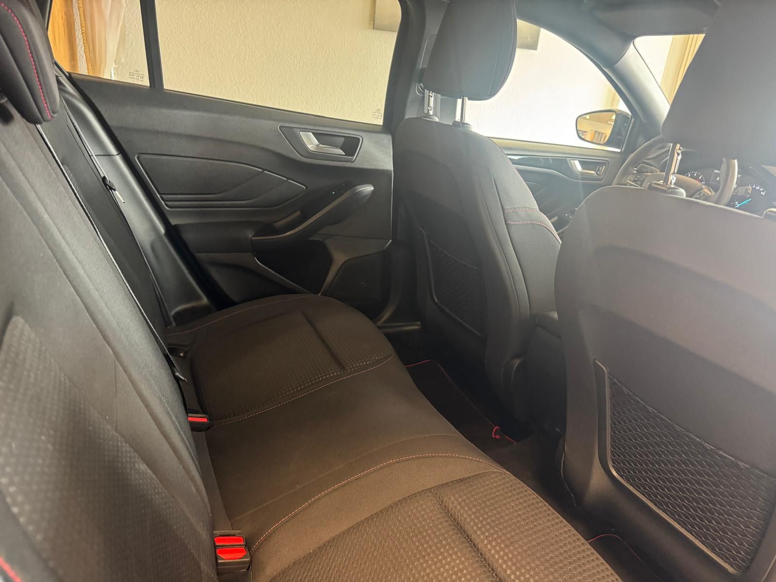 Fahrzeugabbildung Ford Focus 1,5 EcoBoost ST-Line /LED/NAVI/KLIMA
