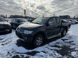 Mitsubishi L200 Invite Club Cab 4WD - Mitsubishi L200: Club