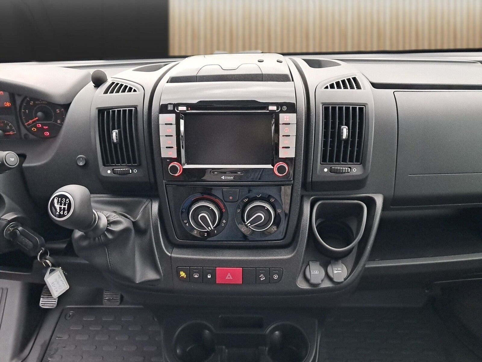 Fahrzeugabbildung Carado Clever CV E 600 RK, Markise, Tempomat, Radio